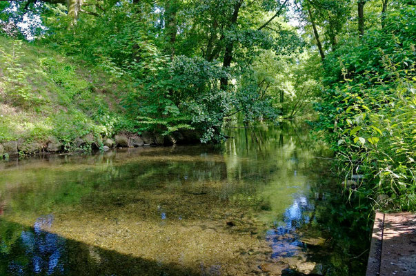 Die Fortsetzung des Kanal nach der Straßenbrücke