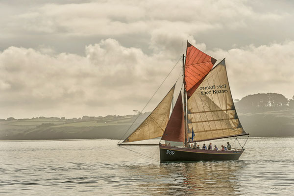 2025-055 _ Le homardier paimpolais Enez Koalen en baie de Douarnenez (29) _ 80 * 120 cm _ 100 €