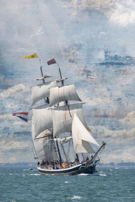 2025-017 _ Le Morgenster, Fête du Golfe (56) _ 100 * 150 cm _ 150 €___VENDUE