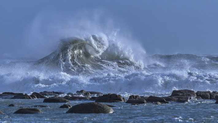 2026-61 _ Tempête à Lesconil (29), Hiver _ 84 x 150 cm _ 150 €