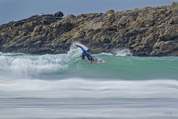 2026-03 _ Surf à La Torche, Plomeur (29), Eté _ 80 x 120 cm _ 100 €