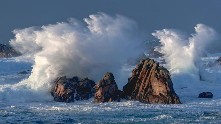 2026-143 _ Mer en colère, Ouessant (29) _ 34 x 60 cm _ 50 €