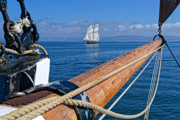 2025-08 _ Sous pleines voiles, La Cancalaise au large de Douarnenez (29) _ 80 * 120 cm _ 100 €__VENDUE 