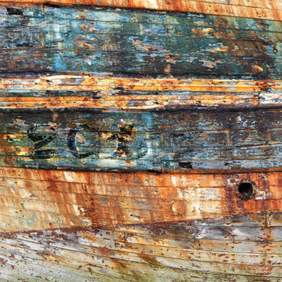 2025-110 _ Vieilles coques à Camaret sur mer (29) _ 50 * 50 cm _ 50 €___ VENDUE