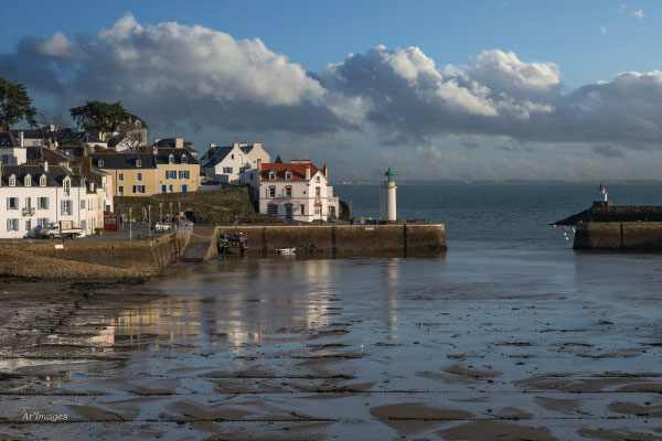 2026-101 _ Le port de Sauzon, Belle-Île-en-Mer (56) _ 40 x 60 cm _ 50 €