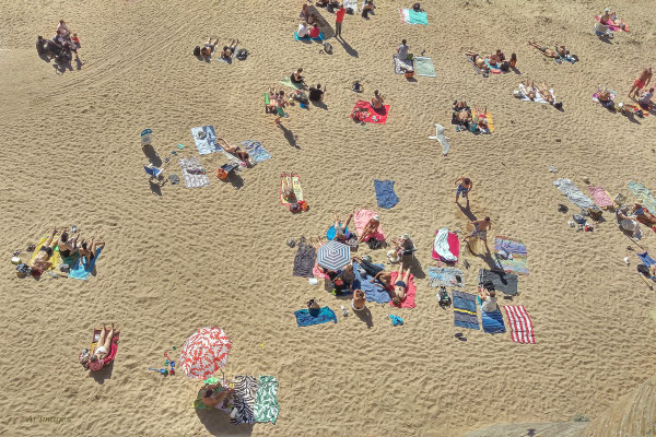 2026-48 _ Un été à la plage, Saint-Malo (35), Eté _ 80 x 120 cm _ 100 €