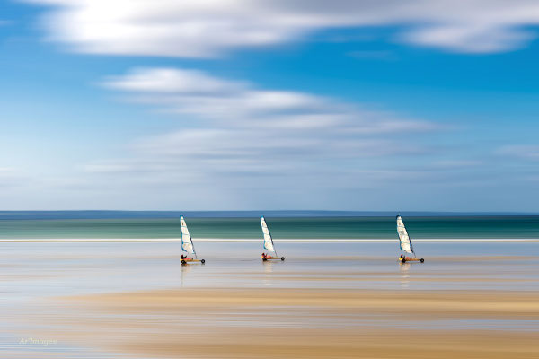 2026-77 _ Chars à voile, Plage de Pentrez Saint-Nic (29) _ 60 x 90 cm _ 80 €