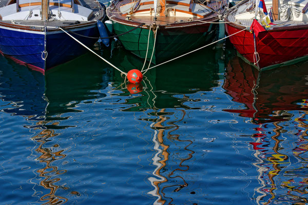 2025-04 _ Reflets, port de Douarnenez (29) _ 80 * 120 cm _ 100 €___ VENDUE