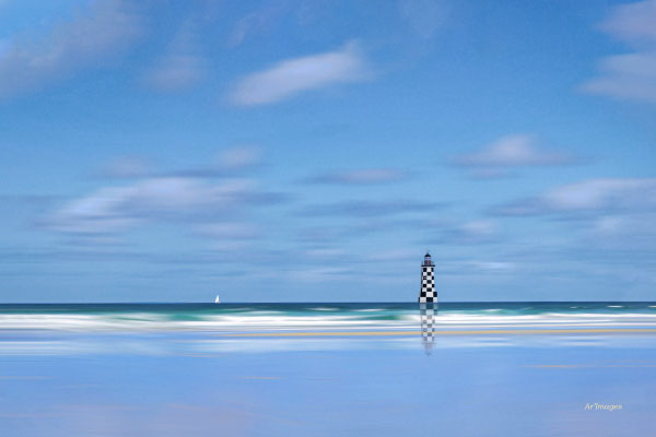 2026-94 _ Balise, Loctudy (29) _ 40 x 60 cm _ 50 €