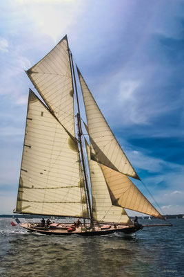 2025-069 _ Pen Duick, construit en 1898, rentre à La Trinité sur mer (56) _ 60 * 90 cm _ 70 €___RESERVEE