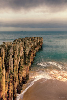 2024-38_Brise-lames__35 – St. Malo__100 x 150_cm__150 €__VENDUE