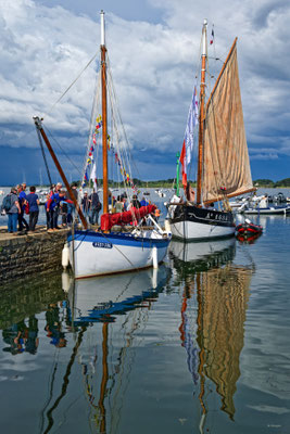 2025-014 _ A quai, fête du Carénage; Port du Logeo Sarzeau (56) _ 100 * 150 cm _ 150 €___VENDUE