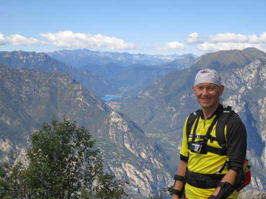 Lago di Ledro im Hintergrund