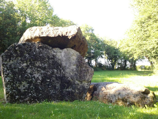 Dolmen dit les Palets-de-Gargantua (Charnizay)