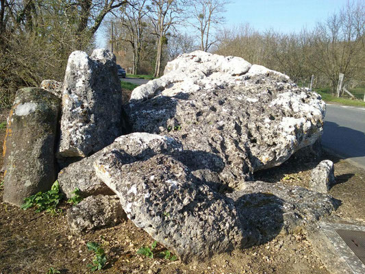 Dolmen de Loubressac (Mazerolles)