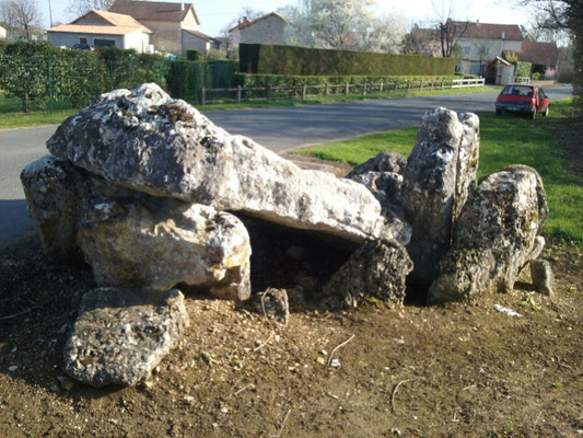 Dolmen de Loubressac (Mazerolles)