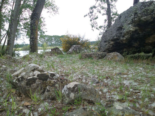 Dolmen de la Pierre Levée de Confluent (Yzeures-sur-Creuse)