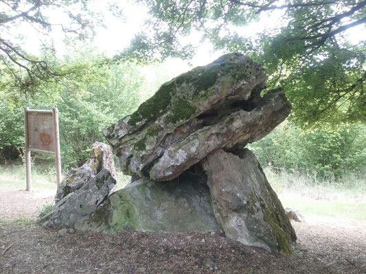 Dolmen de la Pierre Chaude (Paulmy)