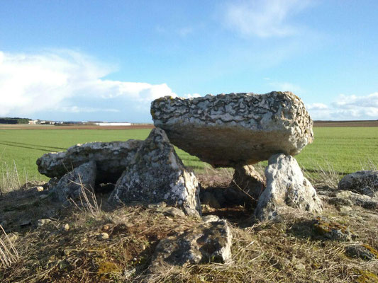 Dolmen dit La Pierre Levée de Massigny (Villiers)