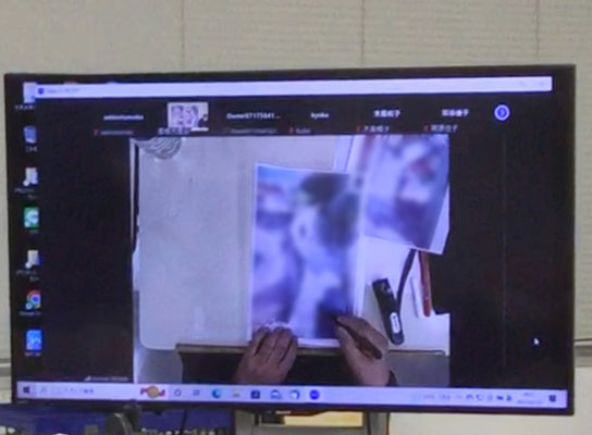 講師手元カメラを設置、岡山会場ではテレビモニターで手元画像を確認、作品はプリントしたものを会場に設置しました。