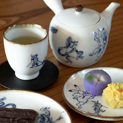 出西窯の手作り陶器ボトル 約15cm 茶色と金色 出西窯の手作り陶器ボトル 約15cm 茶色と金色 ITEM | 出西窯 on-