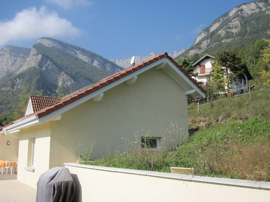 Transformation d'un garage en cuisine dans une maison située à La Terrasse en Isère