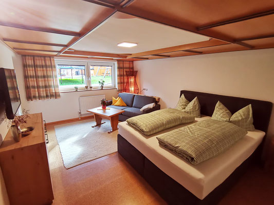 Doppelzimmer mit Ausziehcouch (gesamt für 4 Pers.) auf Wunsch zubuchbar - im selben Geschoss gelegen