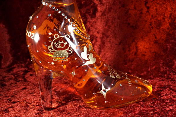 モエ オリシャン シンデレラ ガラスの靴 オリジナル シャンパン ワイン 彫刻 名入れ 写真 ロゴ スワロ おしゃれ 安い 東京 アトリエ・エノン