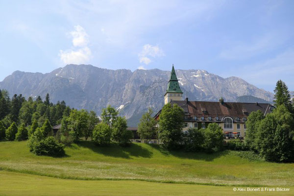Garmisch-Partenkirchen 2023, Schloss Elmau mit Wettersteingebirge
