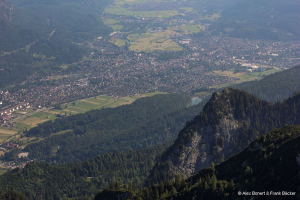 Garmisch-Partenkirchen 2023, AlpspiX, Blick nach Garmisch-Partenkirchen mit Rießersee