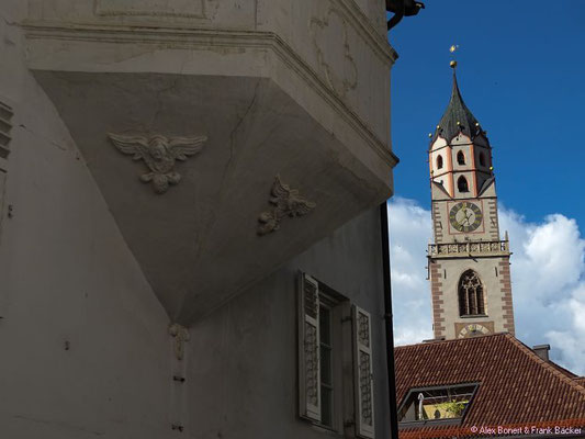 Südtirol 2016, Meran, Blick von der Passeier Gasse zur Pfarrkirche St. Nikolaus