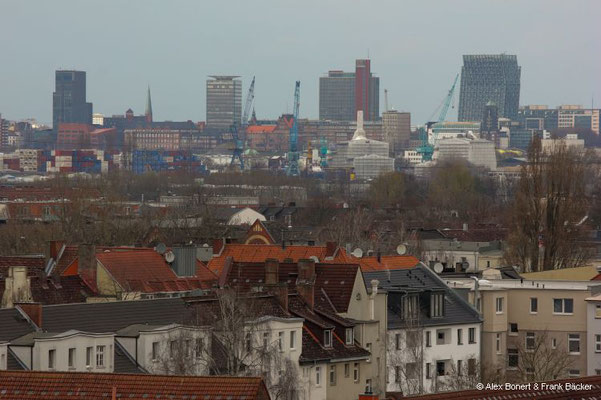 Hamburg 2023, Waterkant-Tour, Blick vom Energiebunker auf Altona und Tanzende Türme
