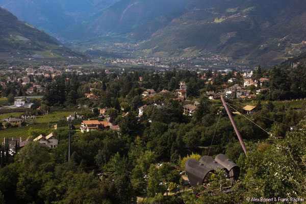 Südtirol 2016, Meran, Gärten von Schloss Trauttmansdorff, Ausblick mit Thun`schem Gucker