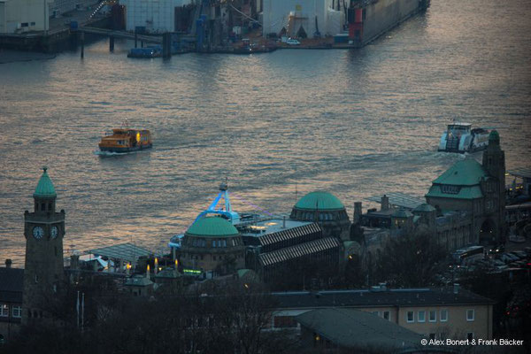 Hamburg 2023, Blick vom Michel auf die Landungsbrücken