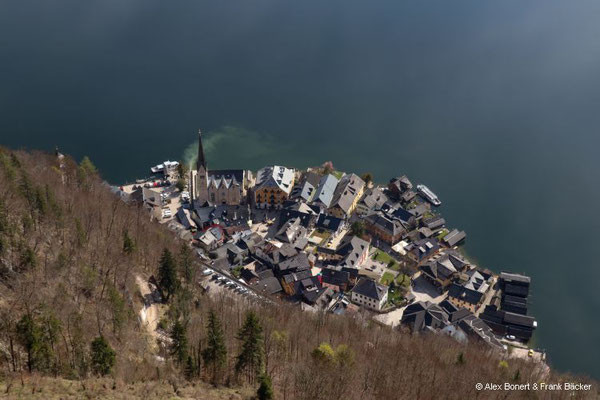 Salzkammergut 2023, Blick vom Skywalk auf Hallstatt