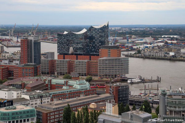 Hamburg 2021, Blick vom Michel auf die Elbhilharmonie