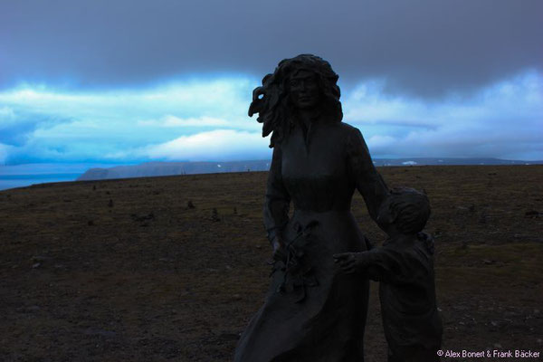 Polarkreis 2016, Nordkap, Skulptur "Mutter und Kind"