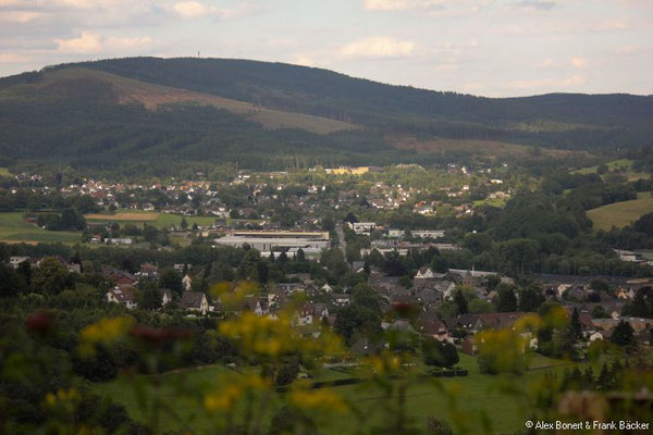 Blick über Krombach auf Littfeld und Hoher Wald, bei Kreuztal