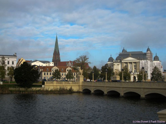 Schwerin 2010, Burgsee mit Dom und Staatstheater