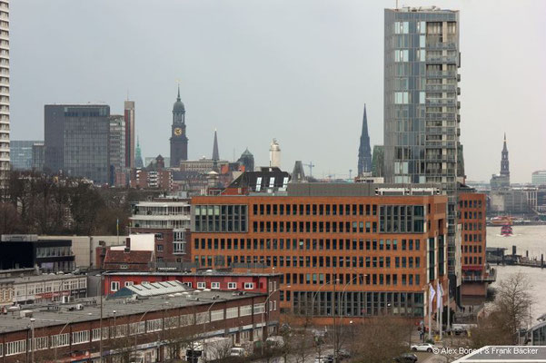 Hamburg 2023, Blick vom Dockland über Altona zum Michel