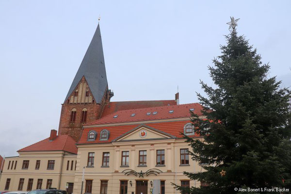 Röbel 2022, Rathaus mit Nikolaikirche