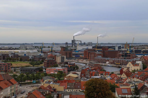 Wismar 2021, Ausblick von St. Georgen auf den Hafen