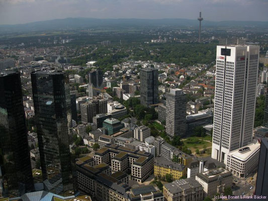 Frankfurt/Main 2011, Ausblick vom Maintower auf das Bankenviertel und den Fernsehturm