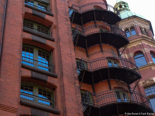 Hamburg 2017, Fleetfahrt, Gebäude am Wandrahmsfleet in der Speicherstadt