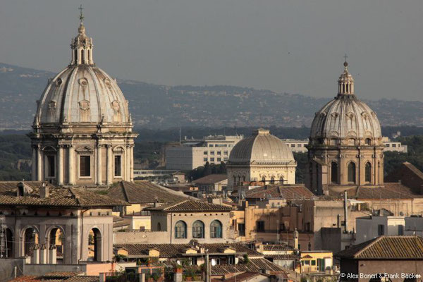 Rom 2018, Engelsburg, Blick nach Süden, Sant` Andrea della Valle und San Carlo ai Catinari