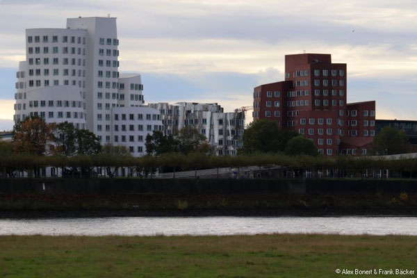 Düsseldorf 2019, Blick von Oberkassel auf die Gehry-Bauten