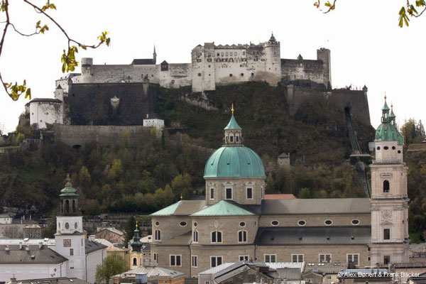 Salzburg 2023, Blick über den Dom zur Festung Hohensalzburg