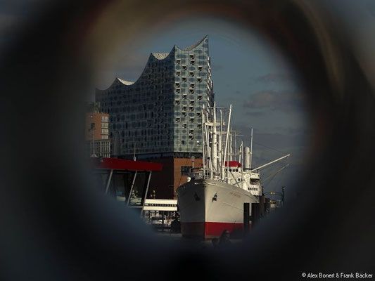 Hamburg 2017, Elbphilharmonie mit Cap San Diego