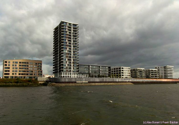 Bremen 2012, Weserufer mit Landmark-Tower