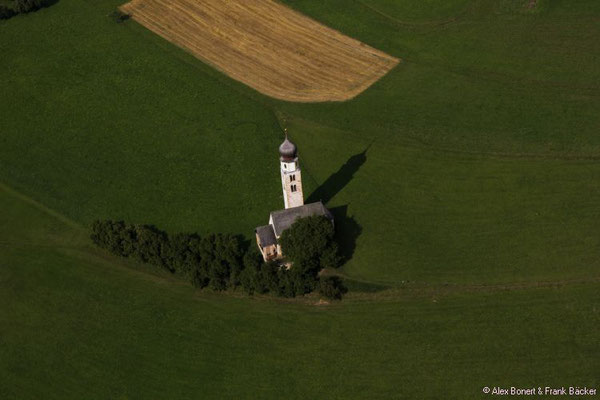 Südtirol 2016, Paraglidingflug, Blick auf die Kirche St. Valentin